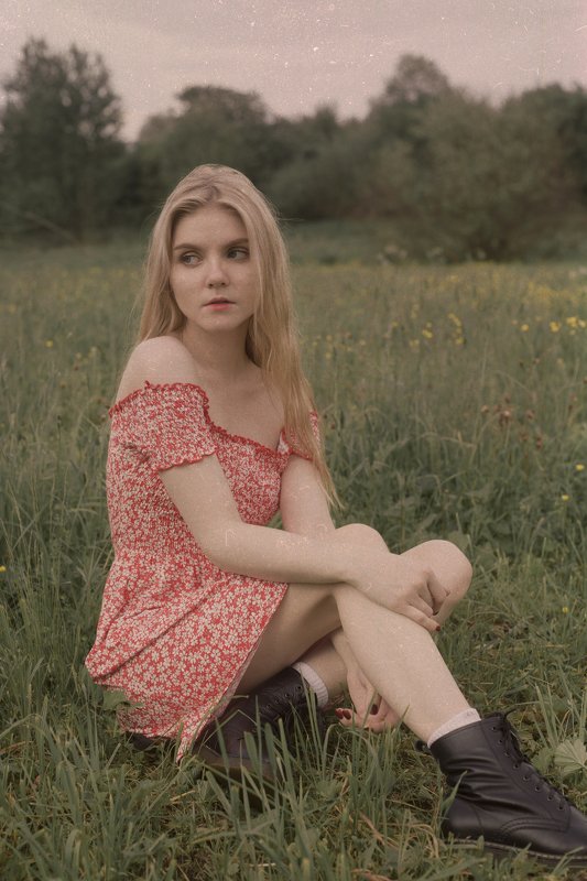 portrait,girl,beautiful,summer,fashion,screatives,hine,девушка,портрет,лето,июнь,june,color,field,beautifulgirl,fashionillustration,fashiongirl,summerlove,summer2020,лето2020,цвета,пленка,35mm,filmcolor summer day in the village фото превью