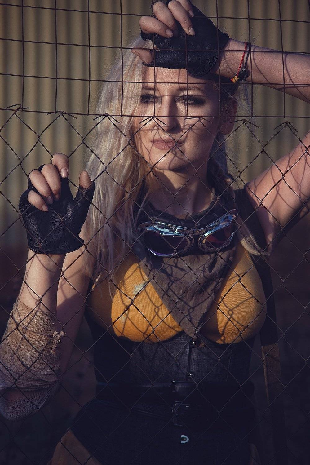 постапокалипсис портрет девушка блондинка лицо, Антон Тимошевский