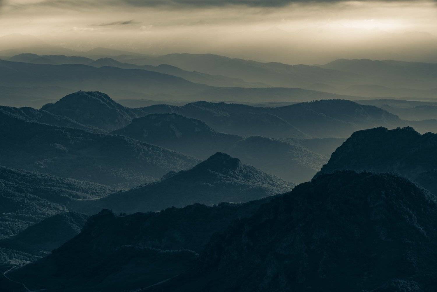 гора, рассвет, небо, плато, облака, утро, тучи, непогода, закат, вечер , слои, холмы, долина, дымка, туман, Арсен Алабердов