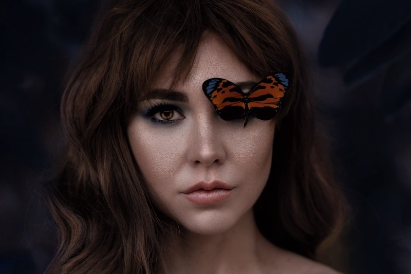 девушка бабочка портрет  фото превью