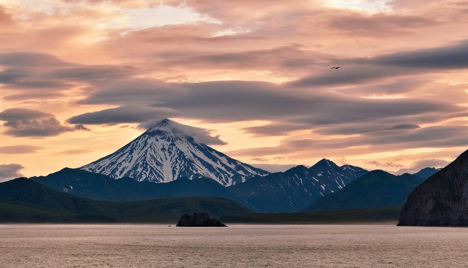 вечер, камчатка, вулкан вилючинский, берег, горы, рейд, Евгений Паршуков