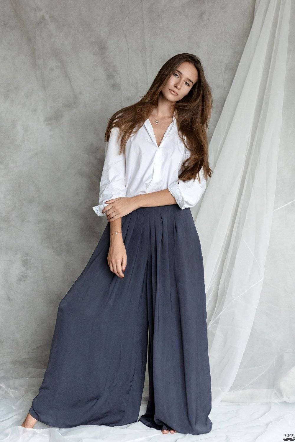 portrait, fashion, editorial, style, woman, studio, natural light, Tomas Masoit