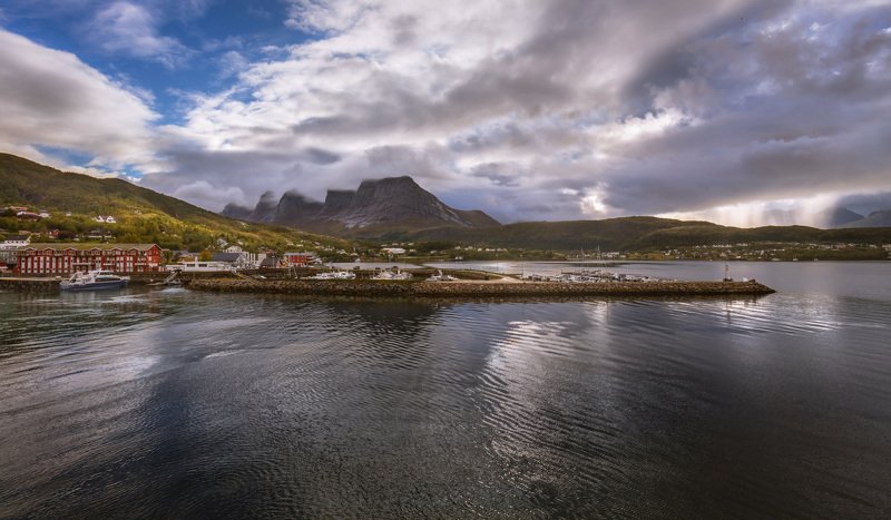 norway, норвегия, деревня, ørnes, эрнес, утро, горы, облака, море, Утро в деревне Ørnes, Норвегия. фото превью