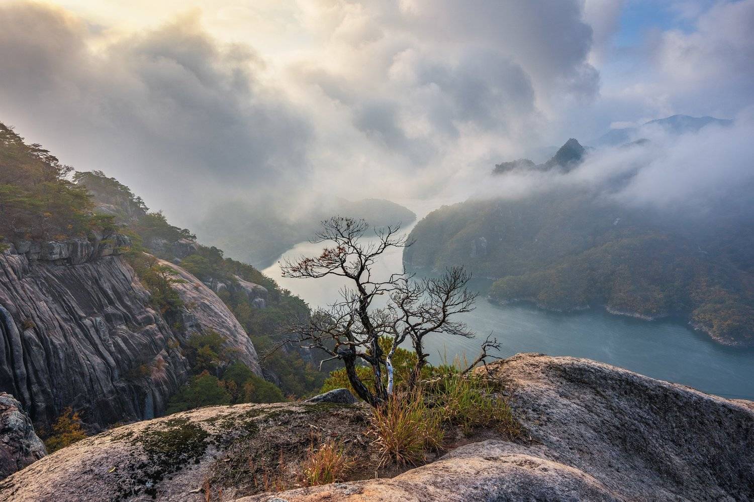 mountains,peak,hiking,fog,clouds,autumn, Jaeyoun Ryu
