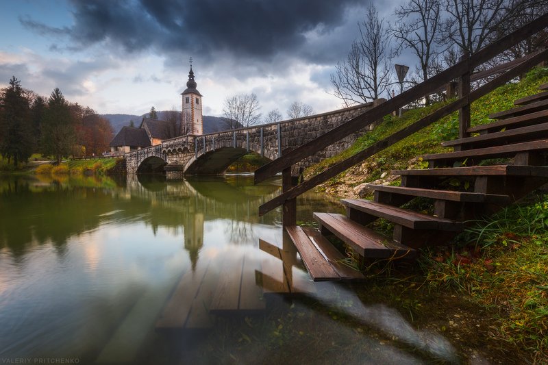 slovenia, landscape, autumn, bohinj, словения, осень, дождь, путешествия, озеро бохинь, церковь Дождливая пора на озере Бохинь. фото превью