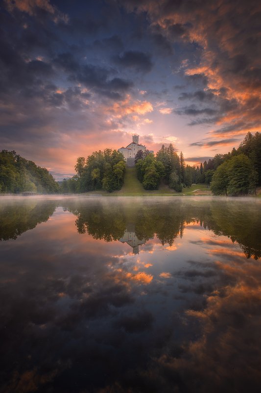 trakoscan croatia landscape sunrise clouds mist reflection forest sky  trakoscan lake фото превью