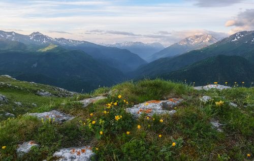 Утро с видом на долину большой Лабы