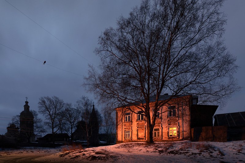 Только свет в оконце фото превью