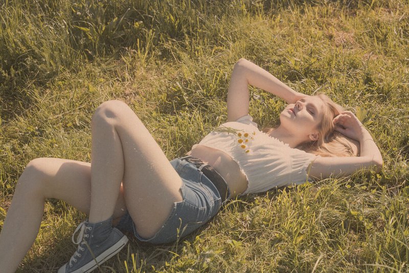 portrait,girl,beautiful,summer,fashion,screatives,hine,девушка,портрет,лето,август,august,color,field,beautifulgirl,fashionillustration,fashiongirl,summerlove,summer2018,лето2018,цвета,конецлета. June фото превью