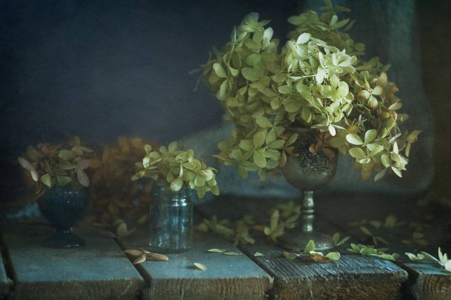 гортензия, натюрморт, баночка, деревянный стол, сухоцвет, бокал, Лионелла Зимина