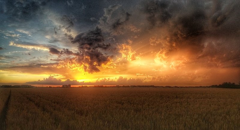 Пылающий закат фото превью