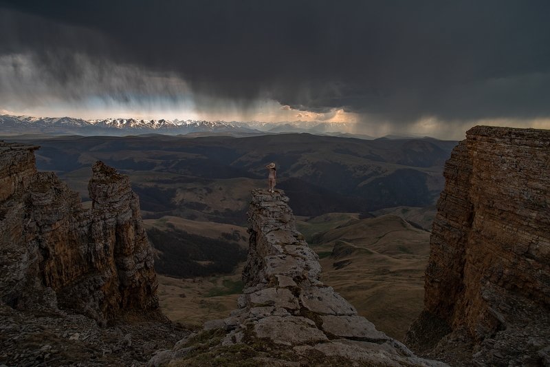 КАЖЕТСЯ, ДОЖДЬ НАЧИНАЕТСЯ фото превью
