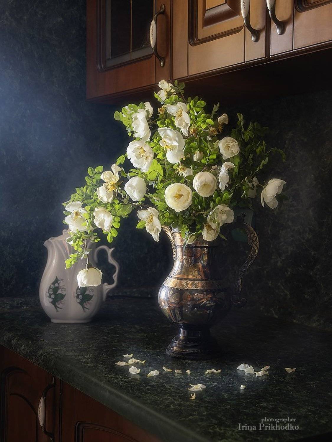 натюрморт, лето, букеты, цветы, шиповник, интерьер, Ирина Приходько