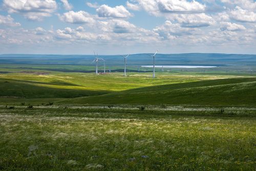Степь на фоне ветропарка