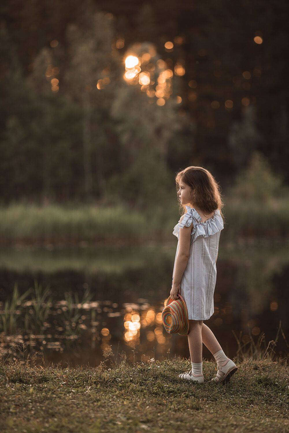 девочка, фотосессия, лето, прогулка, репортаж, little girl, summer, portrait, портрет, закат, sunset, пруд, pond, вода, water, счастье, happy, Владимир Васильев