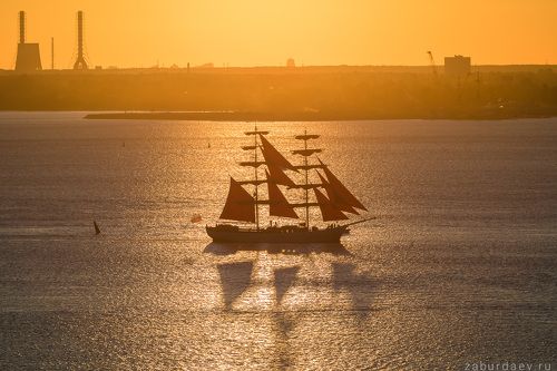 Алые паруса и солнечная дорожка