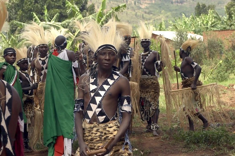 бурунди Бурунди Африка.Воины племенИ в танце ИНТОРЕ фото превью