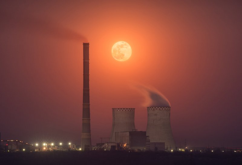 Red moon rising фото превью