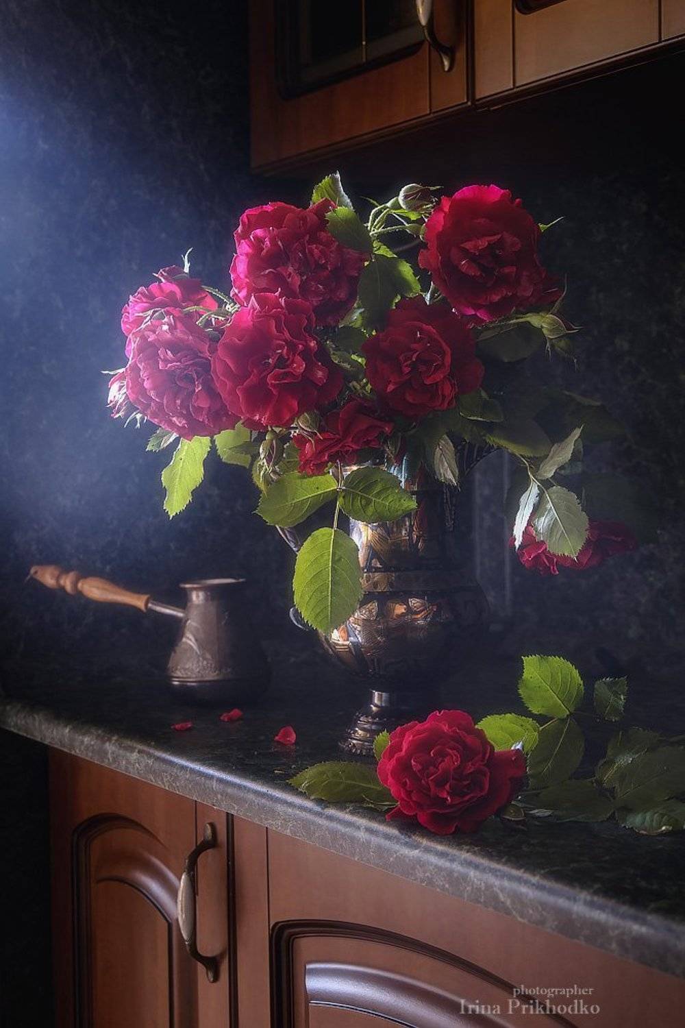 натюрморт, цветы, лето, кухня, турка, розы, Ирина Приходько