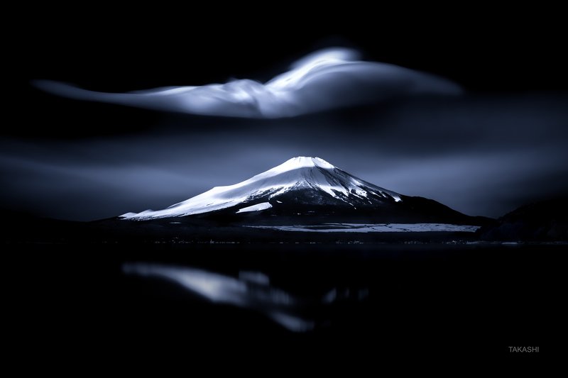 Fuji,Japan,mountain,cloud,snow,lake,reflection A strange cloud фото превью