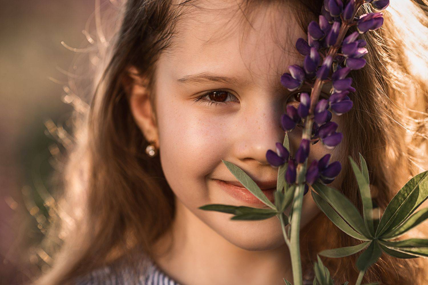 девочка, фотосессия, лето, прогулка, репортаж, girl, summer, portrait, портрет, люпины, закат, sunset, Владимир Васильев