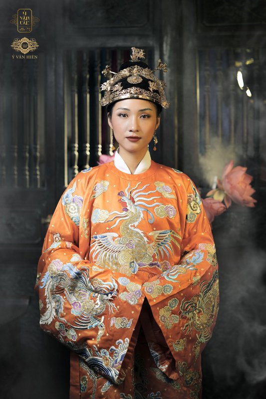 Queen costume Queen of VietNames фото превью