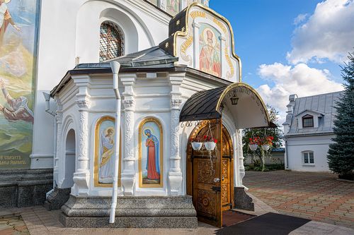 Храм начинается с притвора