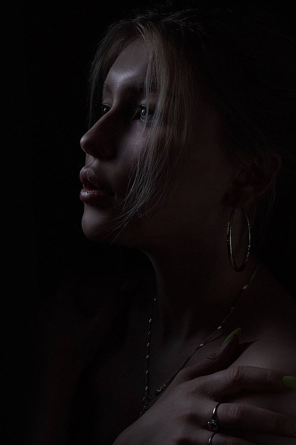 девушка, красивая, блондинка, профиль, темнота, Дарья Комарова