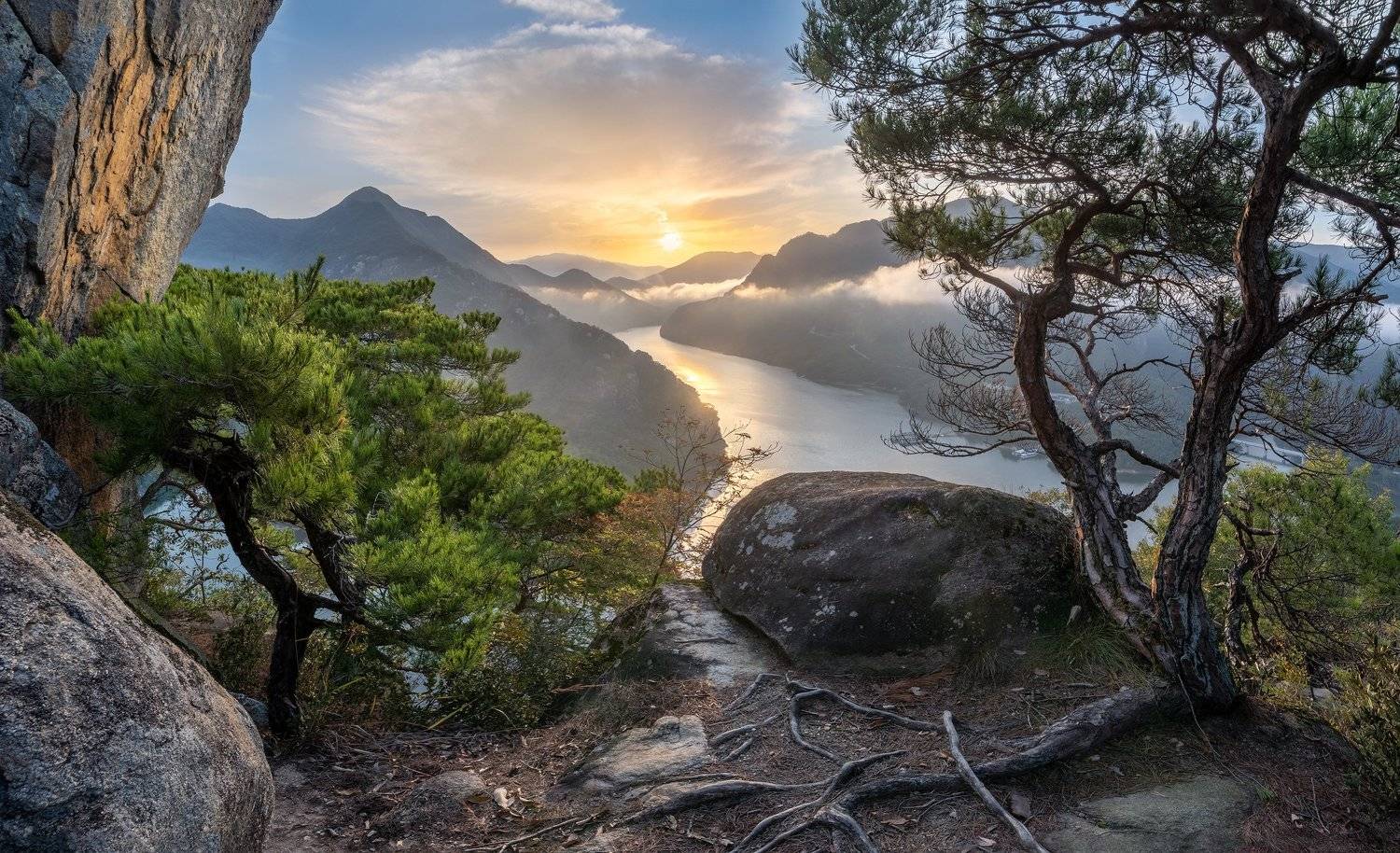 mountains,peak,hiking,fog,clouds, Jaeyoun Ryu