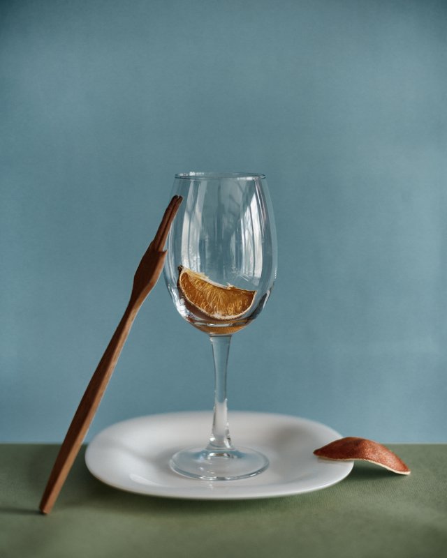 Still life with an orange slice фото превью