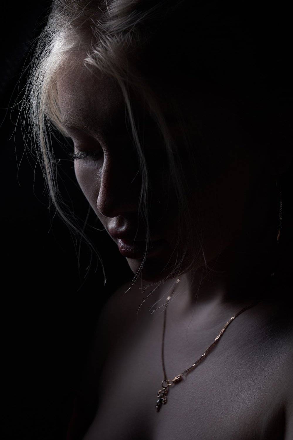 девушка, красивая, блондинка, профиль, темнота, Дарья Комарова