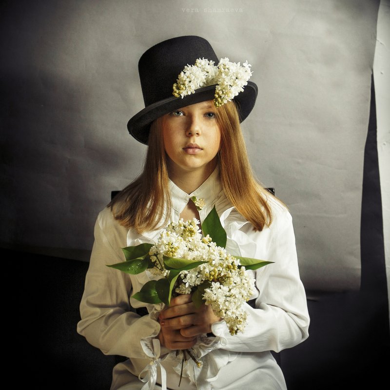 сирень, детское фото постановочное фото  Белая сирень фото превью