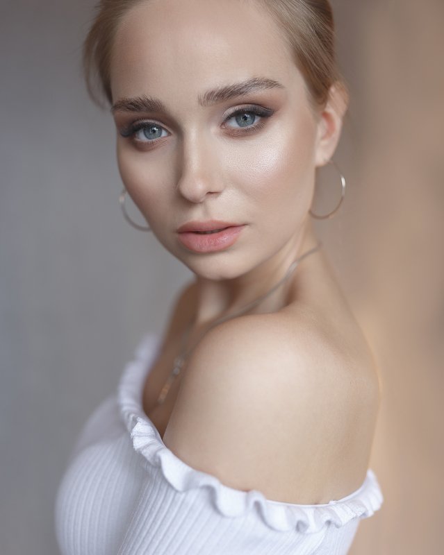 гламур, портрет, модель, арт, art, model, popular, студия, красивая, девушка, лицо, глаза, крупный план, белый фон  фото превью