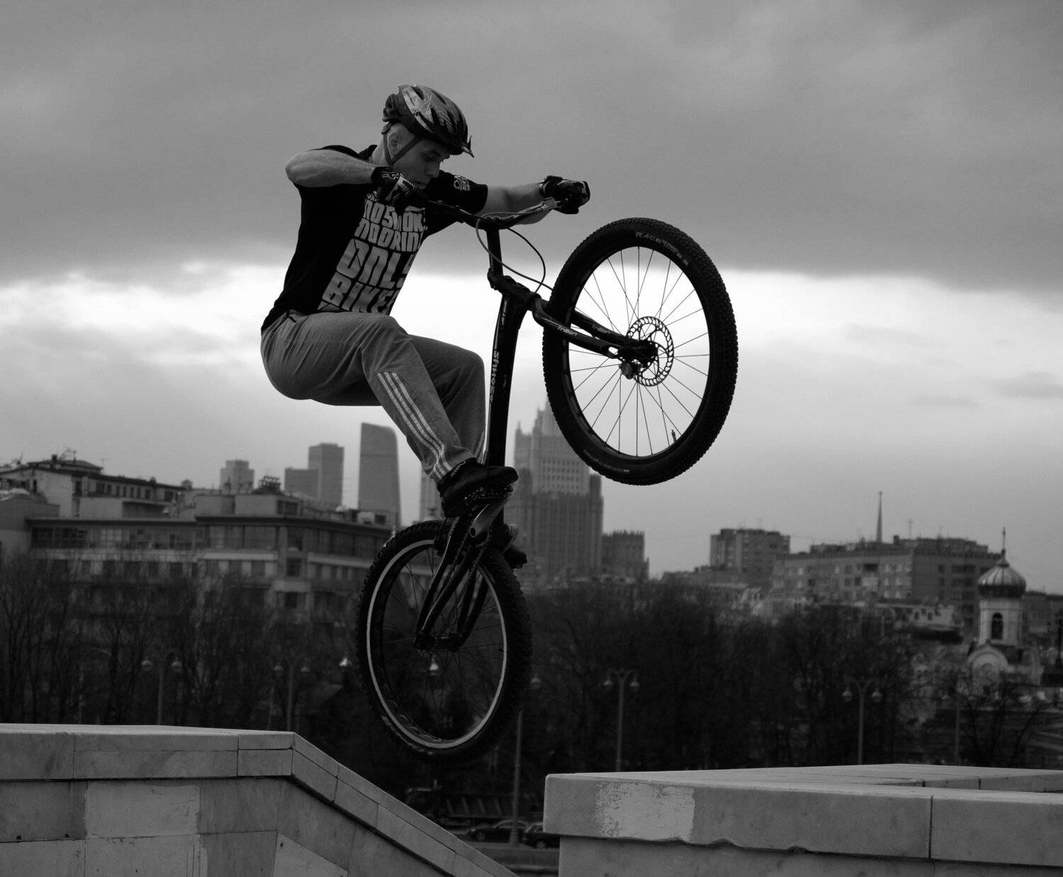 прыжок, велосипед, байк, Москва-Сити, Дмитрий Ткаченко