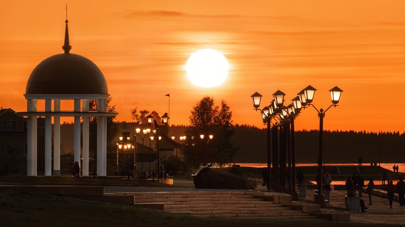 Закат над набережной Петрозаводска фото превью