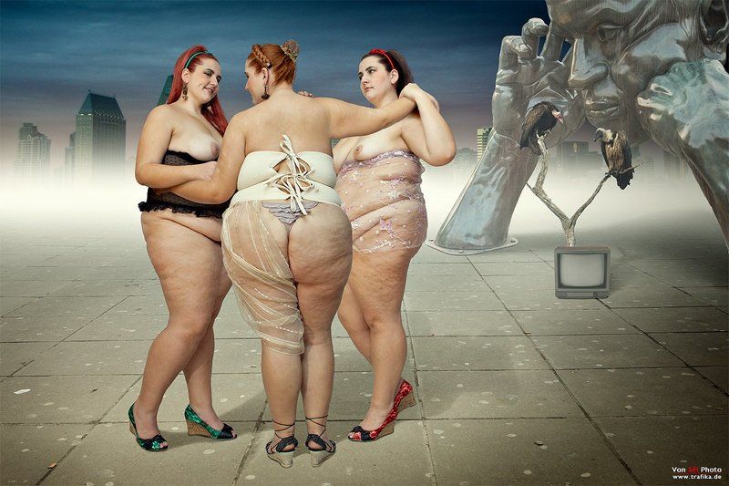 city, girls, graces, painting, sculpture, surreal, three, tv, way of life, vultures Three Graces фото превью