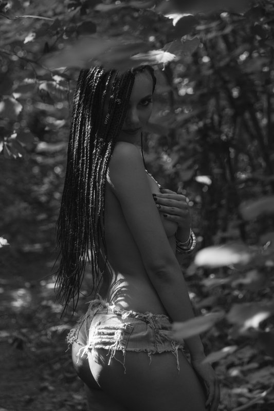 girl portrait bw Jeanne фото превью