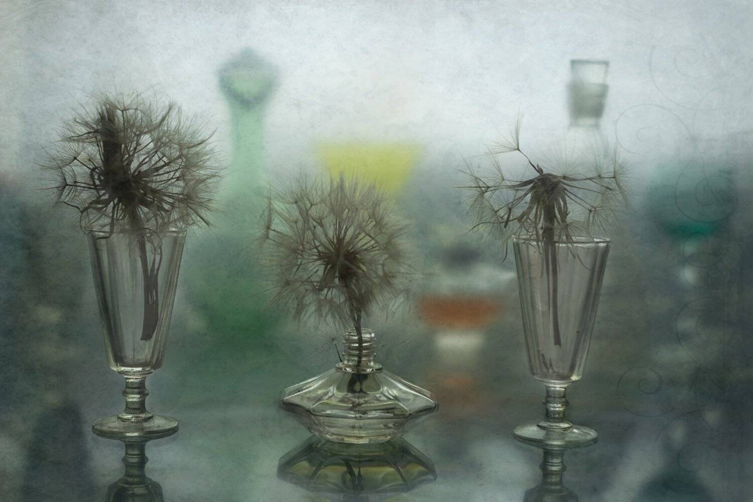 стекло, бокалы, лафитники, рюмки, цветное, флакон, абстракция, Лионелла Зимина