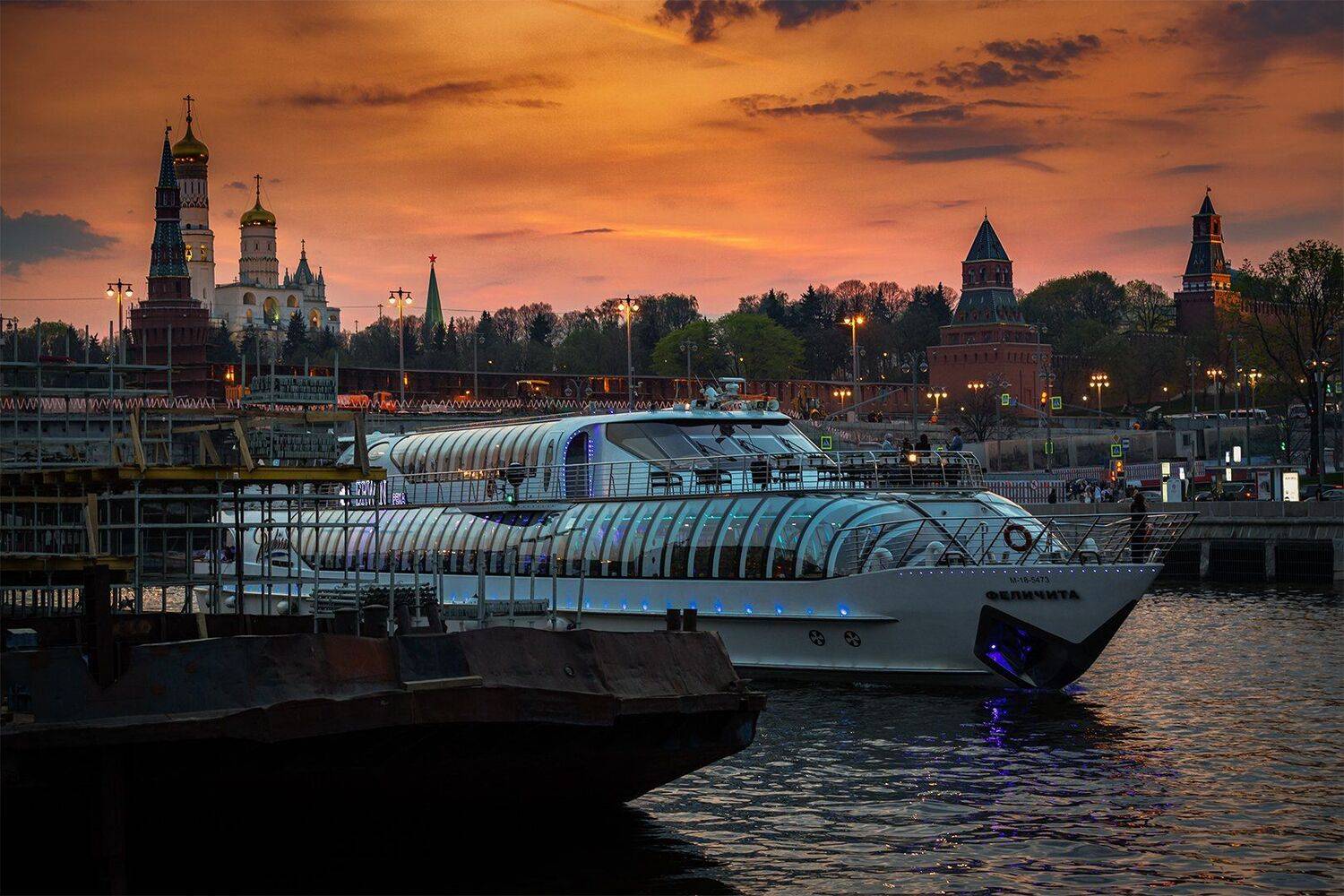 москва; река; катер; прогулка; кремль; закат; небо; , Юрий Шурчков