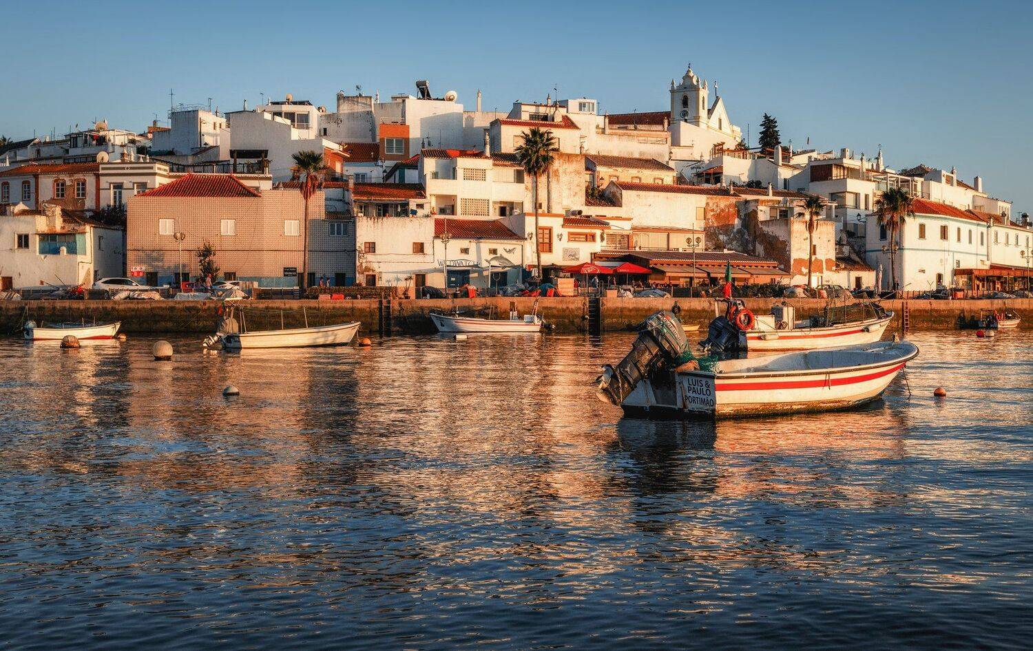 город, лодки, вечер, Александр Безмолитвенный