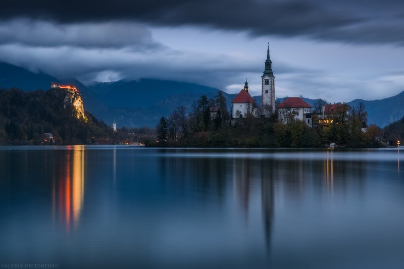 словения, блед, церковь, вечер, пейзаж, путешествия, slovenia, bled, landscape, church Мариинская церковь на озере Блед фото превью