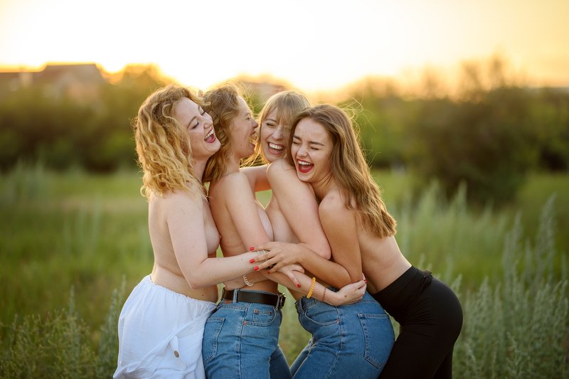 Youth friendship фото превью