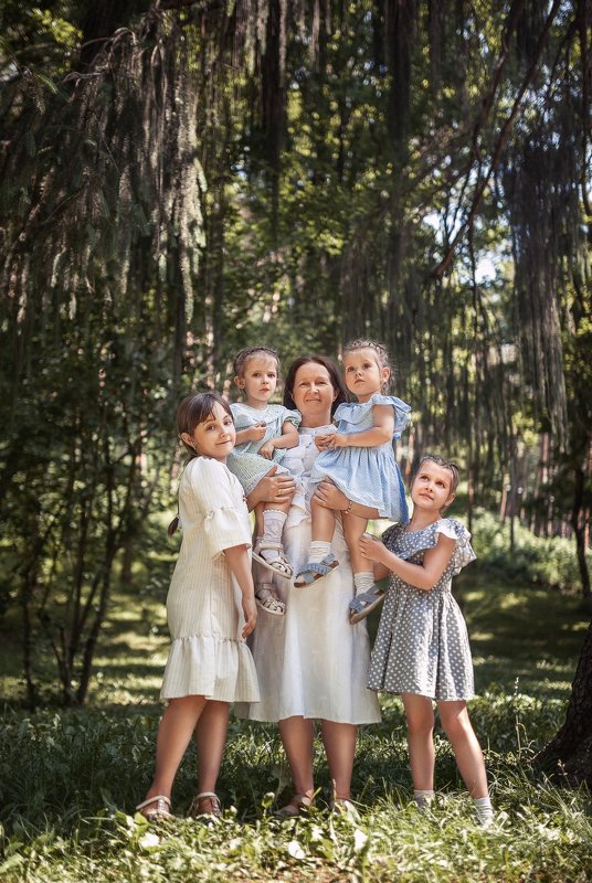 Внучки с бабушкой фото превью