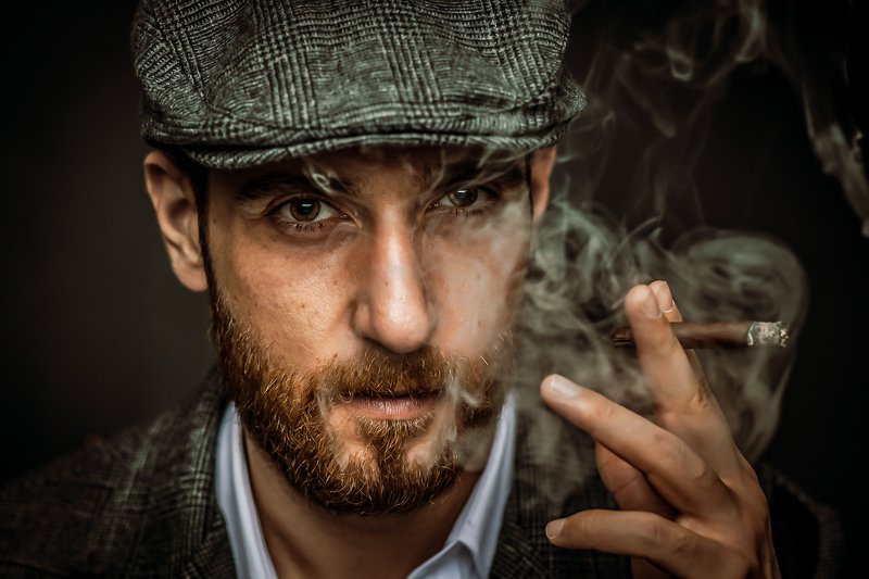 A man with cigarette фото превью