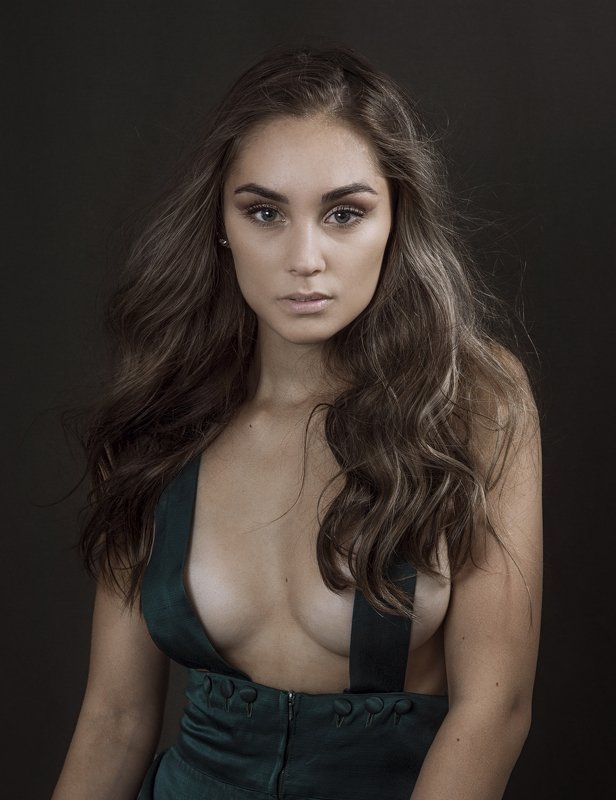 портрет , взгляд , цвет ,волосы , красивые губы ,нежность ,девочка  фото превью