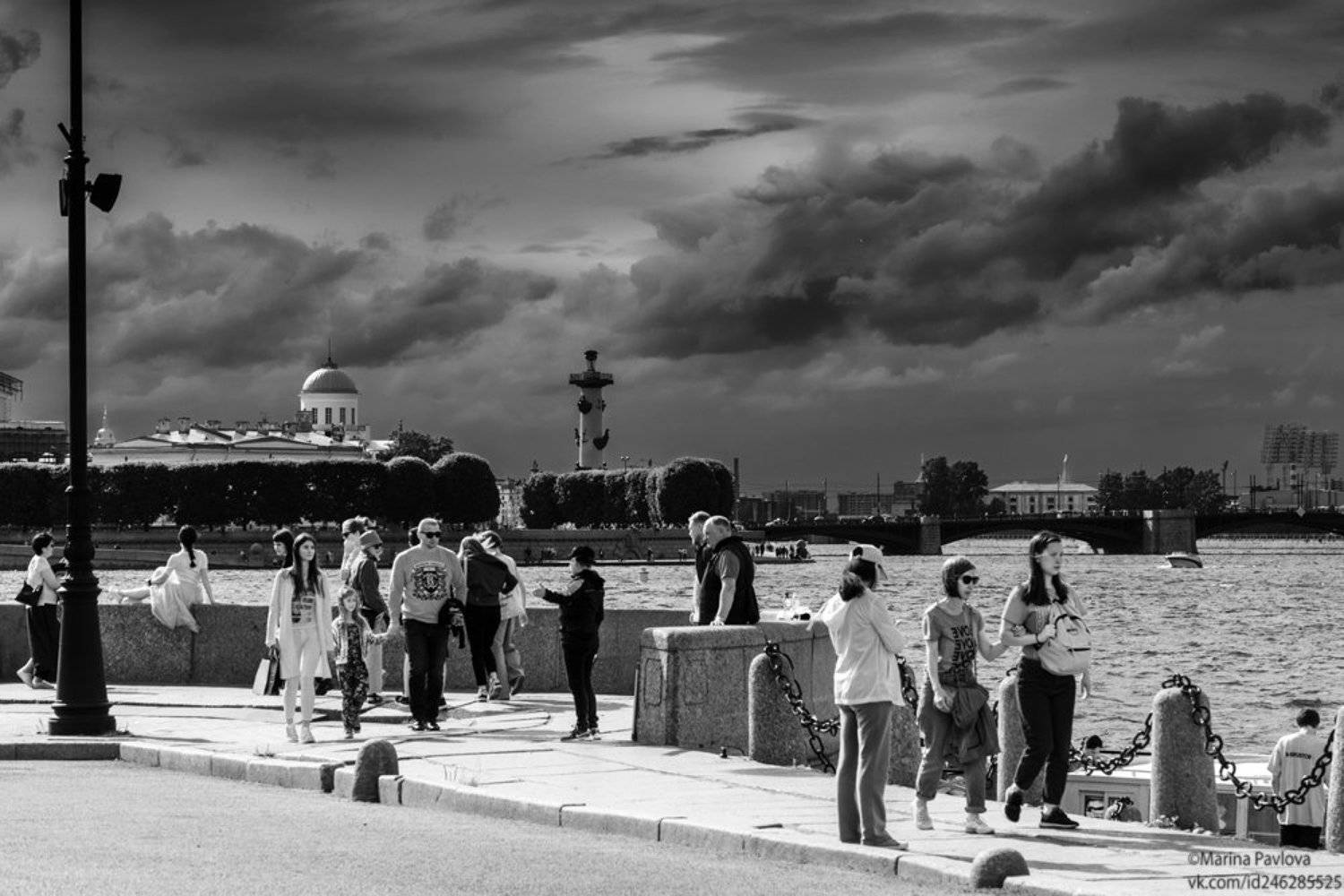 город,санкт-петербург, чёрно-белое фото,стрит фото, городской пейзаж, река нева, дворцовая набережная, стрелка васильевского острова, Марина Павлова