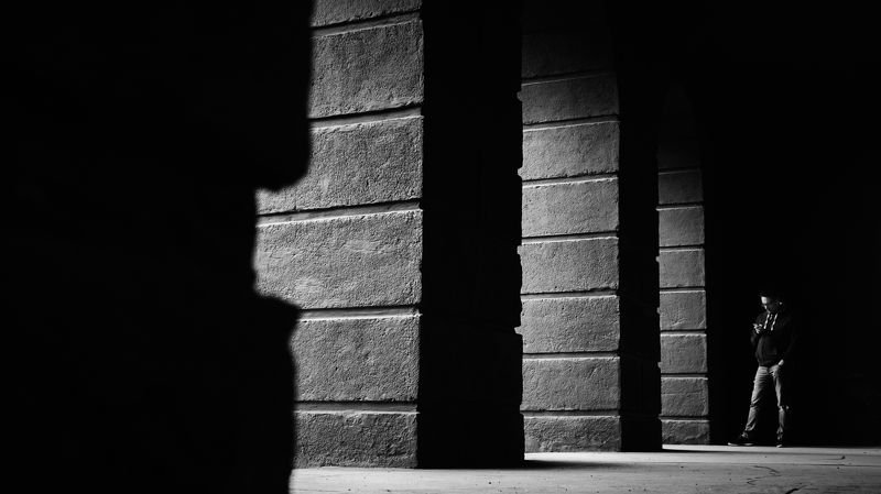 layer, shadow, light, columns, arches, man, alone, dark The layers фото превью