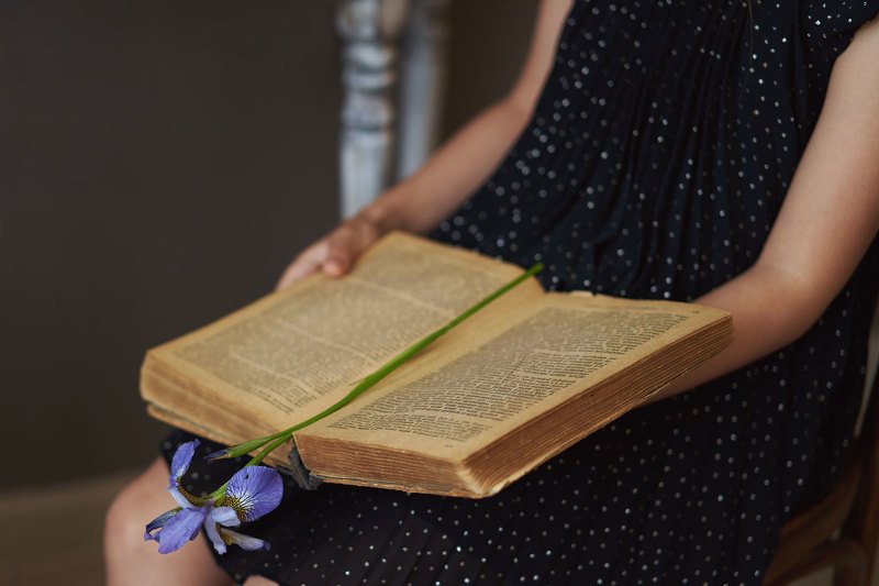 девочка, студийная фотосессия, детский портрет Вика фото превью