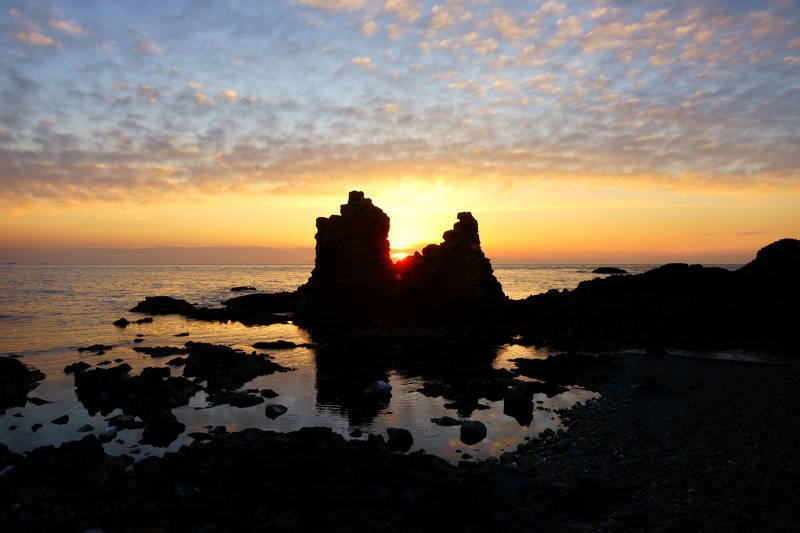 south korea, gyeongsangbukdo,sunrise,sea,seascape,horizontal,sunlight,clouds,rocky, island, silhouette, morning Beautiful sky фото превью