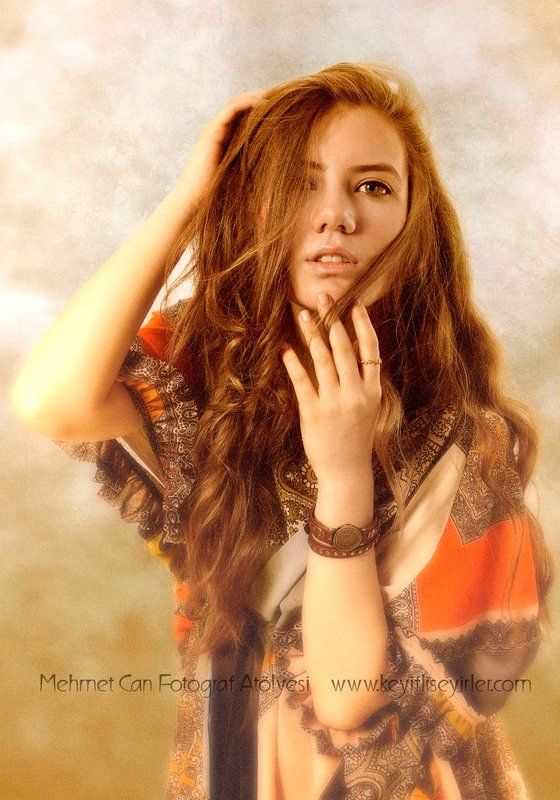 portrait young girl фото превью